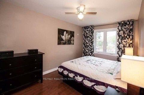 toronto - 15 Summerside Cres, House detached with 3 bedrooms, 2 bathrooms and 5 parking in Toronto ON | Image 5