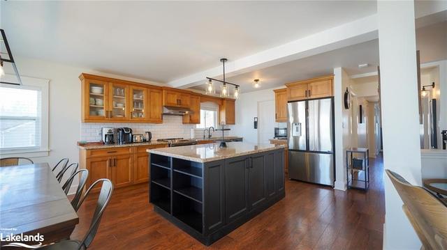 215 Avery Point Road, House detached with 5 bedrooms, 2 bathrooms and 4 parking in Kawartha Lakes ON | Image 2