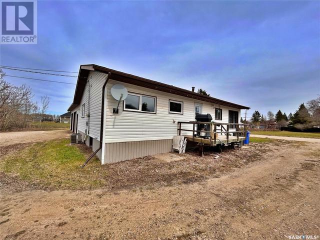 108 Anne Street, House detached with 4 bedrooms, 2 bathrooms and null parking in Wawota SK | Image 2