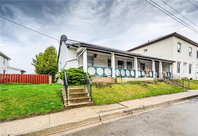 16 Main Street E, House semidetached with 3 bedrooms, 1 bathrooms and null parking in Haldimand County ON | Image 2
