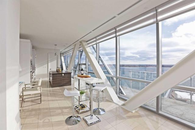 Ph1404 - 29 Queens Quay E, Condo with 4 bedrooms, 4 bathrooms and 2 parking in Toronto ON | Image 4
