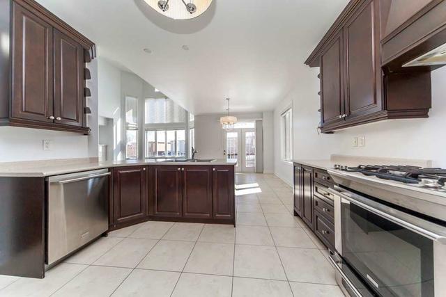 23 Adastra Pl, House detached with 4 bedrooms, 4 bathrooms and 6 parking in Brampton ON | Image 4