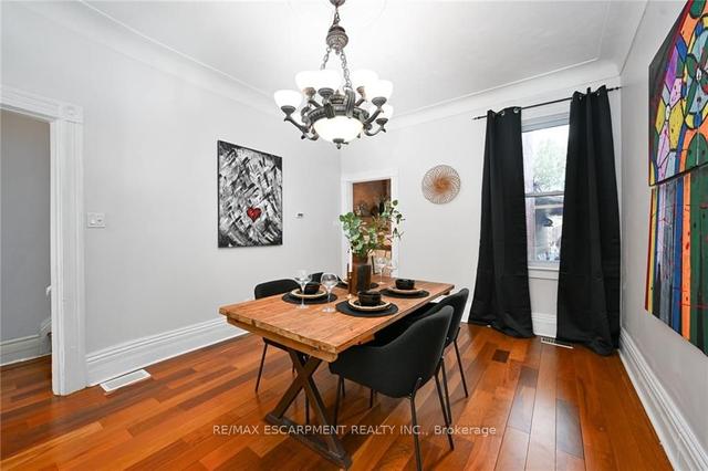 14 Macaulay St W, House attached with 3 bedrooms, 2 bathrooms and 0 parking in Hamilton ON | Image 3