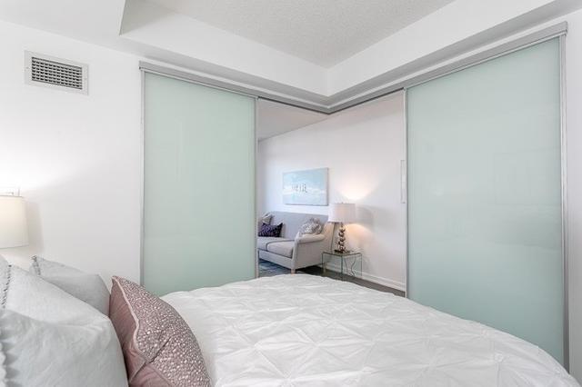 723 - 36 Lisgar St, Condo with 1 bedrooms, 1 bathrooms and 0 parking in Toronto ON | Image 2