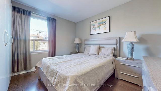 54 Lowcrest Blvd, House detached with 3 bedrooms, 4 bathrooms and 4 parking in Toronto ON | Image 3