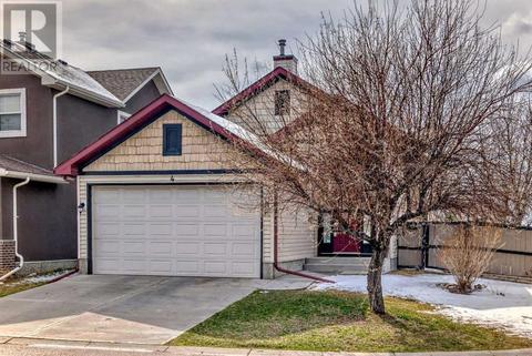 4 Martha's Meadow Place Ne, House detached with 4 bedrooms, 2 bathrooms and 2 parking in Calgary AB | Card Image