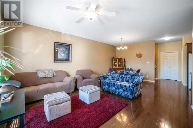 3, - 5015 52 Street, House attached with 2 bedrooms, 1 bathrooms and 1 parking in Camrose AB | Image 7