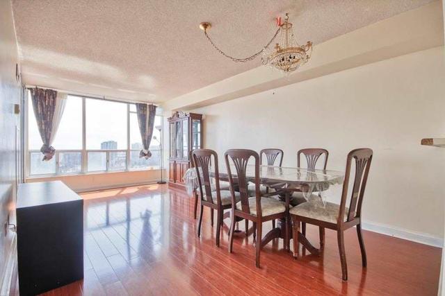 2008 - 24 Hanover Rd E, Condo with 2 bedrooms, 2 bathrooms and 1 parking in Brampton ON | Image 6