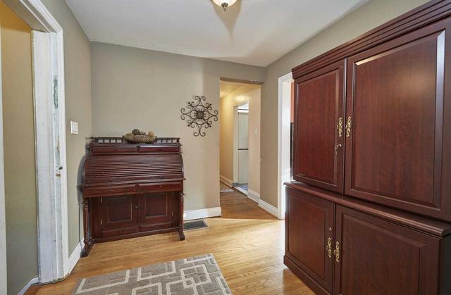 11 Gair Dr, House detached with 3 bedrooms, 2 bathrooms and 3 parking in Toronto ON | Image 5