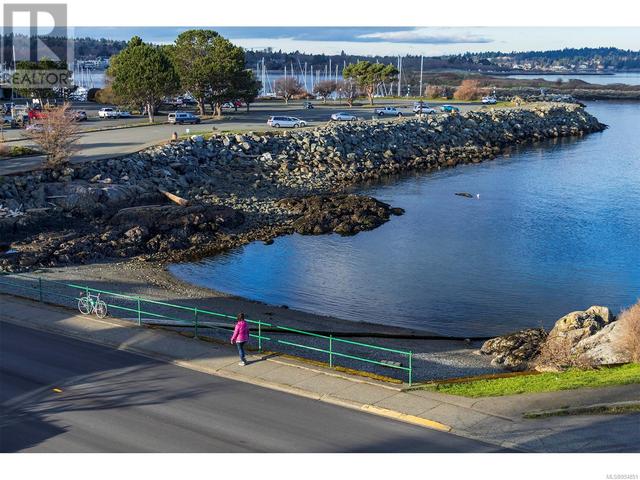 302 - 1270 Beach Dr, Condo with 2 bedrooms, 1 bathrooms and null parking in Oak Bay BC | Image 23