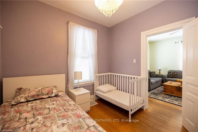 408 Cromwell St, House detached with 2 bedrooms, 2 bathrooms and 3 parking in Sarnia ON | Image 10