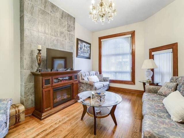 1098 Dundas St W, House attached with 4 bedrooms, 2 bathrooms and 3 parking in Toronto ON | Image 37