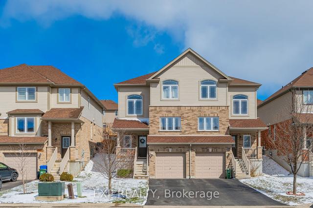 25 Oakes Cres, House semidetached with 3 bedrooms, 3 bathrooms and 3 parking in Guelph ON | Image 1
