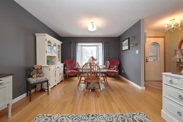 76 Lillian Cres, House detached with 3 bedrooms, 2 bathrooms and 4 parking in Barrie ON | Image 27