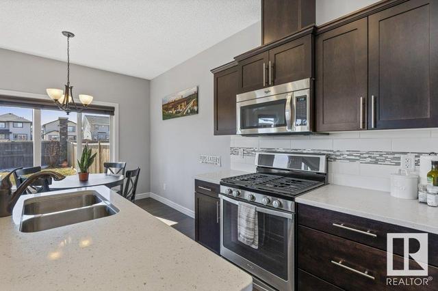 3905 167a Av Nw, House semidetached with 3 bedrooms, 2 bathrooms and null parking in Edmonton AB | Image 12