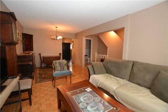 33 Enmount Dr, Townhouse with 3 bedrooms, 2 bathrooms and 1 parking in Brampton ON | Image 5