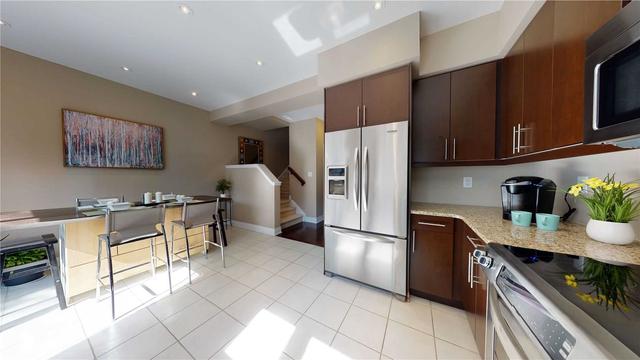 7 - 5972 Turney Dr, Townhouse with 2 bedrooms, 3 bathrooms and 2 parking in Mississauga ON | Image 4