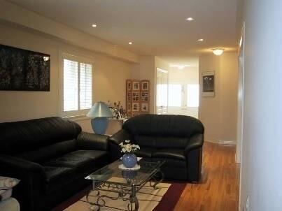 (upper) - 323 Oaktree Circ, House semidetached with 4 bedrooms, 3 bathrooms and 2 parking in Mississauga ON | Image 3