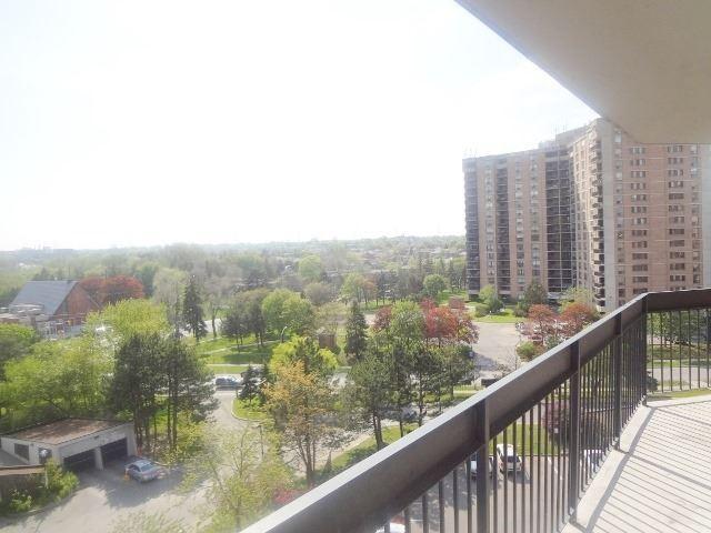 805 - 236 Albion Rd, Condo with 3 bedrooms, 2 bathrooms and 1 parking in Toronto ON | Image 11