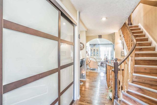 39 Mccallum Crt, Townhouse with 3 bedrooms, 2 bathrooms and 2 parking in Brampton ON | Image 36