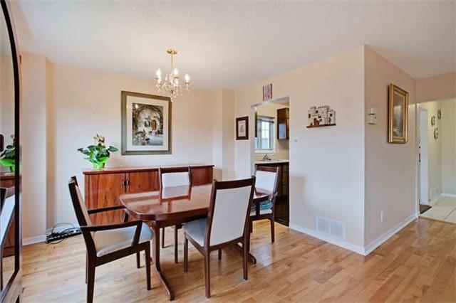 156 Snowshoe Cres, House attached with 4 bedrooms, 2 bathrooms and 2 parking in Markham ON | Image 7