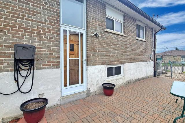 30 Primula Cres, House semidetached with 3 bedrooms, 2 bathrooms and 3 parking in Toronto ON | Image 33