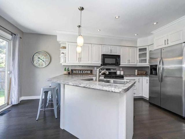 872 White Ash Dr, House detached with 3 bedrooms, 3 bathrooms and 3 parking in Whitby ON | Image 8