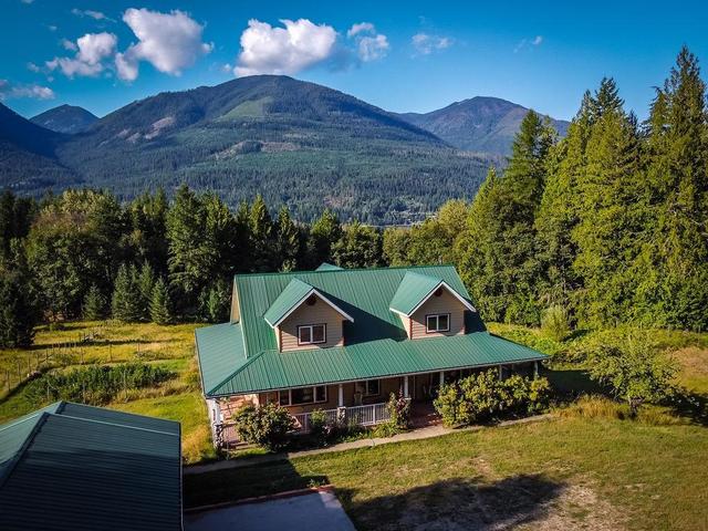 6291 Mill Creek Road, House detached with 4 bedrooms, 3 bathrooms and 10 parking in Central Kootenay E BC | Image 29