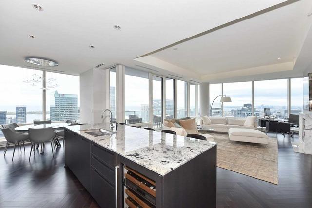 5001 - 180 University Ave, Condo with 2 bedrooms, 3 bathrooms and 2 parking in Toronto ON | Image 3