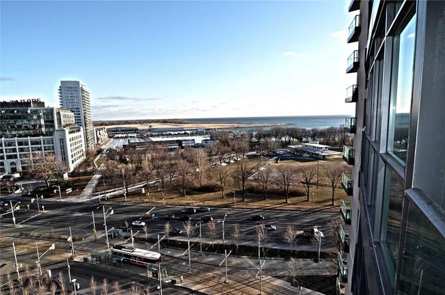 1302 - 215 Fort York Blvd, Condo with 2 bedrooms, 2 bathrooms and 1 parking in Toronto ON | Image 3
