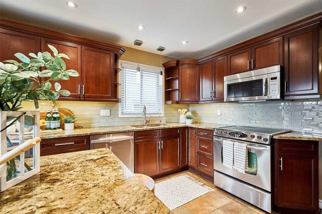 5 Daniels Cres, House detached with 3 bedrooms, 4 bathrooms and 4 parking in Ajax ON | Image 7
