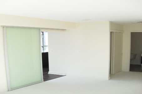 802 - 110 Charles St, Condo with 2 bedrooms, 1 bathrooms and null parking in Toronto ON | Image 4