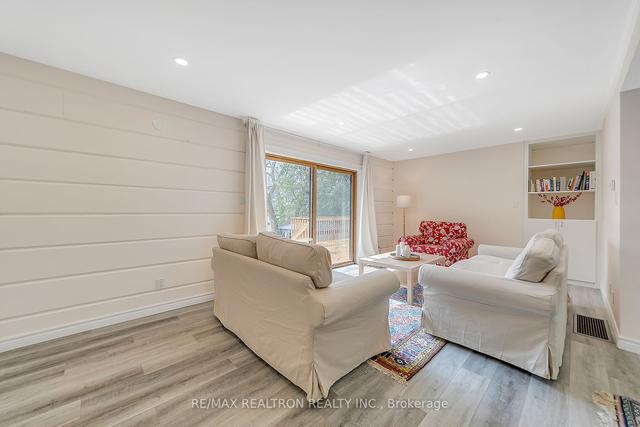 646 Oxbow Park Dr, House detached with 4 bedrooms, 3 bathrooms and 6 parking in Wasaga Beach ON | Image 3