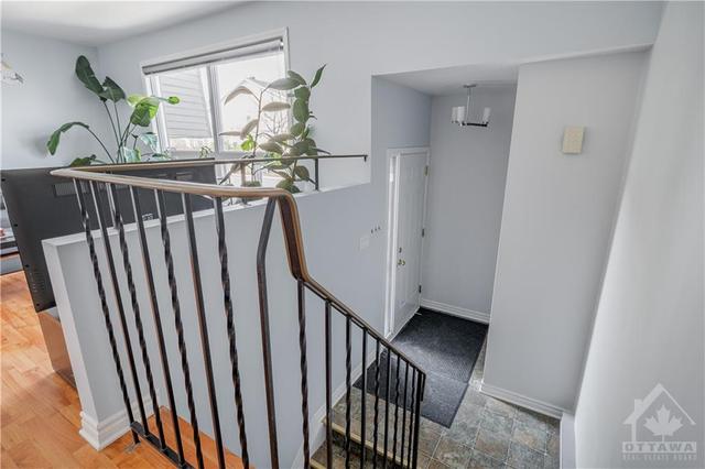 76 Renova Private, Townhouse with 3 bedrooms, 2 bathrooms and 1 parking in Ottawa ON | Image 3