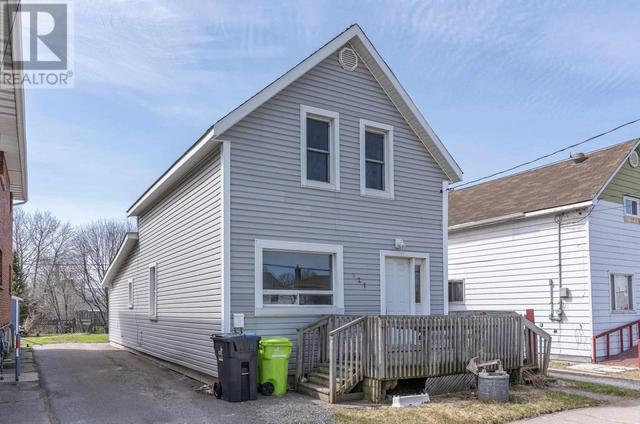 521 Douglas St, House detached with 2 bedrooms, 1 bathrooms and null parking in Sault Ste. Marie ON | Image 1