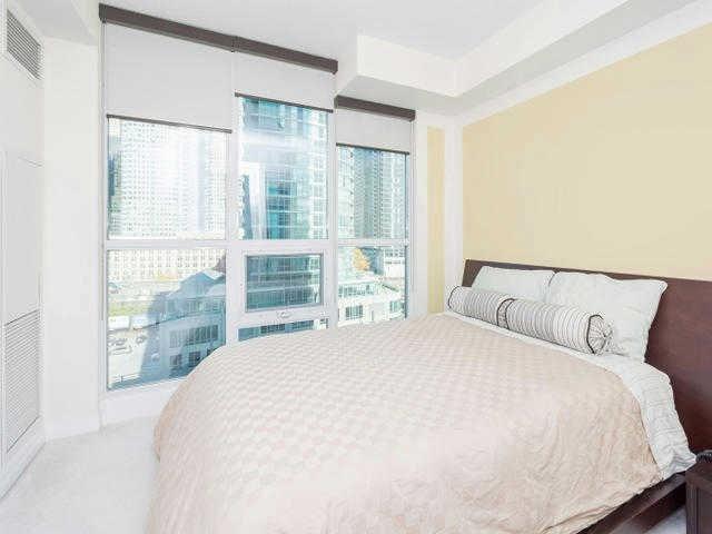 1002 - 16 Yonge St, Condo with 2 bedrooms, 2 bathrooms and 1 parking in Toronto ON | Image 11