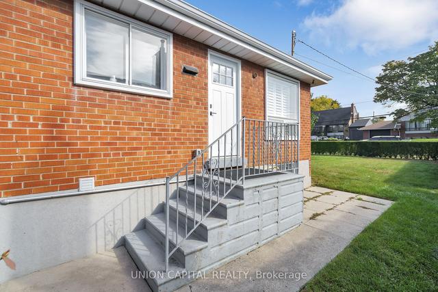 66 Ridge Point Cres, House detached with 2 bedrooms, 1 bathrooms and 1 parking in Toronto ON | Image 23