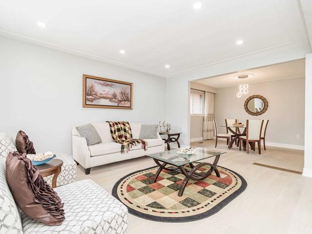 90 Napoli Dr, House detached with 4 bedrooms, 3 bathrooms and 5 parking in Hamilton ON | Image 37
