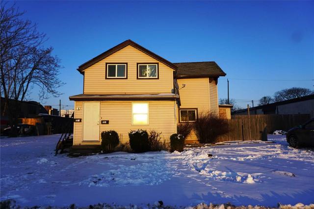 640 Windsor Ave, House detached with 3 bedrooms, 2 bathrooms and 2 parking in Windsor ON | Image 2