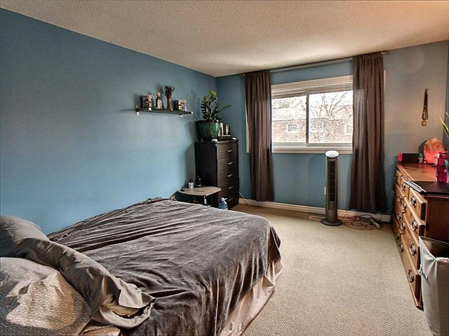 10 - 222 Pearson St, Townhouse with 3 bedrooms, 2 bathrooms and 2 parking in Oshawa ON | Image 3