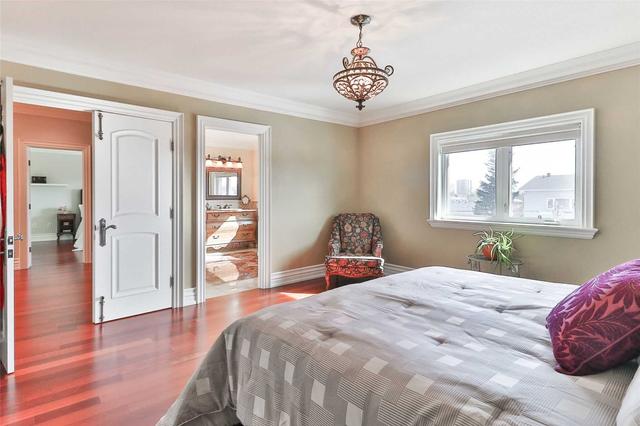 31 Glenbrook Ave, House detached with 5 bedrooms, 4 bathrooms and 6 parking in Toronto ON | Image 8