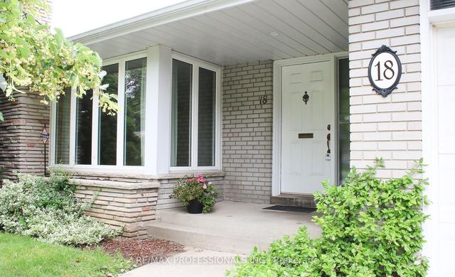 18 Oldham Rd, House detached with 3 bedrooms, 3 bathrooms and 6 parking in Toronto ON | Image 12