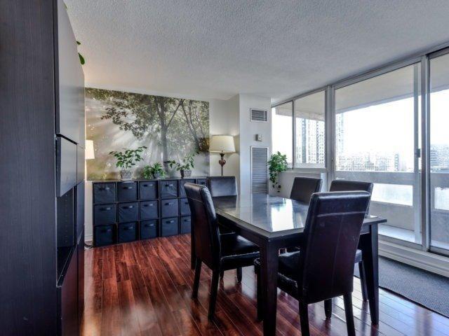 1201 - 3590 Kaneff Cres, Condo with 2 bedrooms, 2 bathrooms and 2 parking in Mississauga ON | Image 2