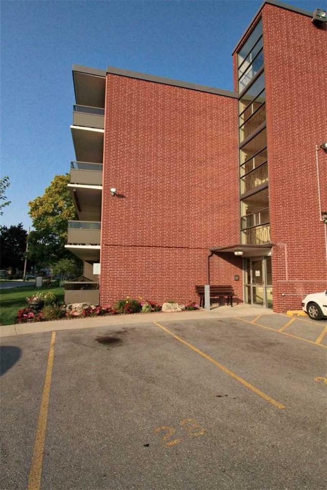 406 - 11 Woodman Dr S, Condo with 2 bedrooms, 1 bathrooms and 1 parking in Hamilton ON | Image 16