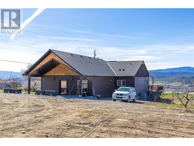 4451 Black Road, Home with 2 bedrooms, 3 bathrooms and null parking in Central Okanagan BC | Image 3