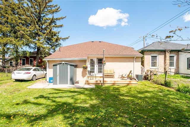 10 Halls Avenue, House detached with 3 bedrooms, 1 bathrooms and null parking in Brantford ON | Image 43