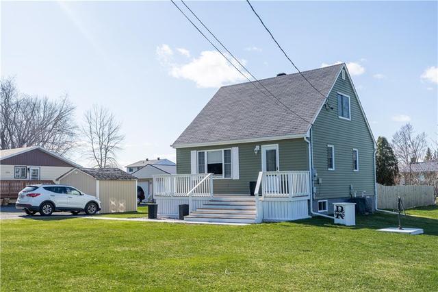 18243 Glen Road, House detached with 3 bedrooms, 1 bathrooms and 8 parking in South Glengarry ON | Image 2