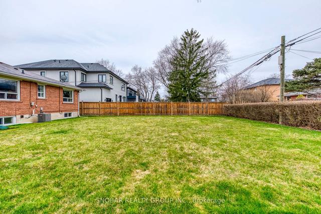 20 Lesmar Dr, House detached with 3 bedrooms, 2 bathrooms and 3 parking in Toronto ON | Image 31