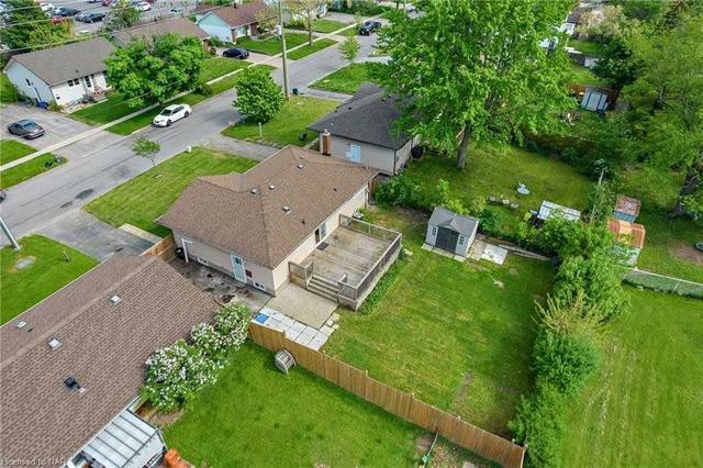 100 Jacobson Ave, House detached with 3 bedrooms, 2 bathrooms and 2 parking in St. Catharines ON | Image 16
