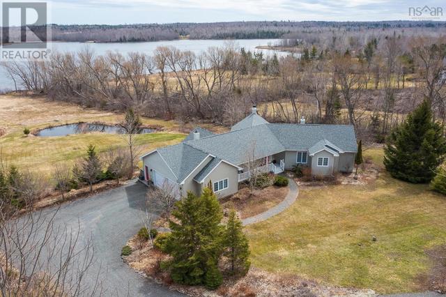 1810 Highway 376, House detached with 4 bedrooms, 2 bathrooms and null parking in Pictou, Subd. A NS | Image 1